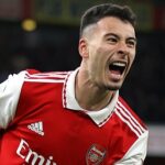 Gabriel Martinelli mantém Arsenal na liderança isolada da Premier League